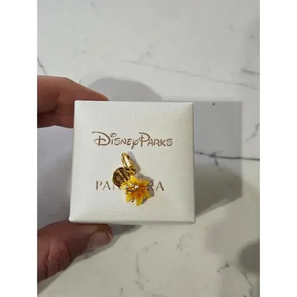 Pandora Disney Parks Gold and Yellow Charm
Not authentic - Picture 1 of 5